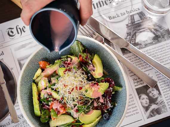 Superfood Salat at Midtown Grill